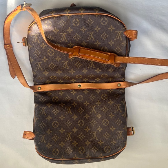 Louis Vuitton Crossbody - Picture 7 of 8